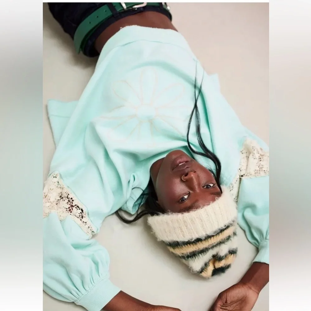 Free People Tricia Fix Chain Stitch Crew Sweatshirt Crochet Kelly Green Daisy - Picture 4 of 7